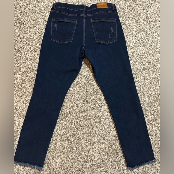 DIP Women’s Size 12 Dark Wash Jeans Distressed Frayed Hem - Picture 2 of 8